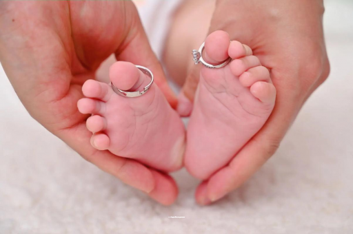 杞县宝宝发烧手心比额头烫